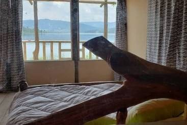 هتل Gahiza Island Retreat