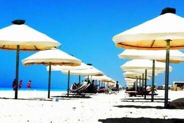 هتل Marseilia Beach 3