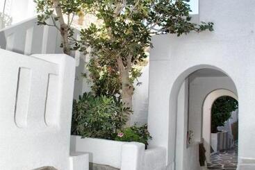 هتل Paolas τown Boutique