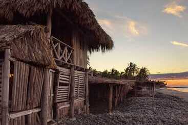 هتل Pelicano Surf Camp