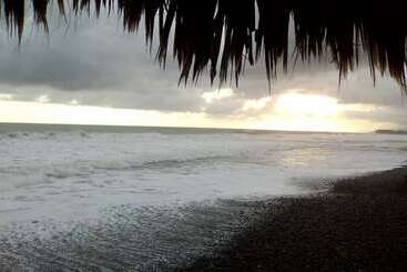 هتل Pelicano Surf Camp