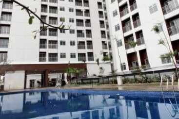 هتل Quade Stay At Serpong Greenview