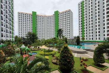 هتل Quade Stay At Serpong Greenview