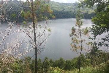 هتل Top Of The World Lodge