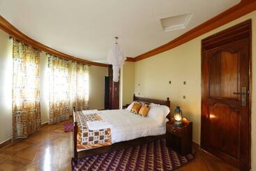 هتل Top Of The World Lodge