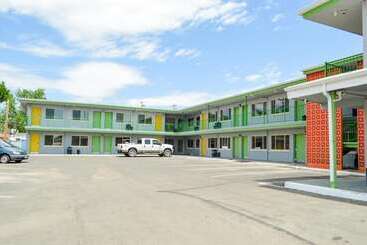 מוטל Greeley University Inn