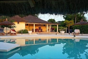 پانسیون Nino Ranch Lodge