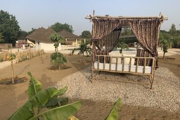 پانسیون Nino Ranch Lodge