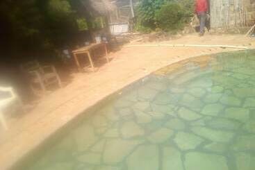 پانسیون Roots Resort