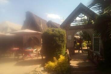 پانسیون Roots Resort