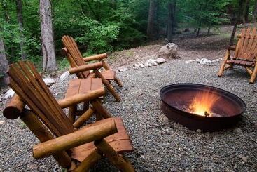 Arabella Cozy Nest With Hot Tub And Fire Pit In The Backyard By Redawning