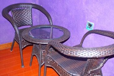 تختخواب و صبحانه Bells Guest House