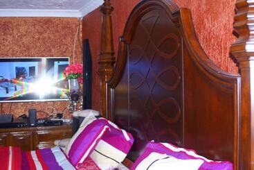 تختخواب و صبحانه Bells Guest House