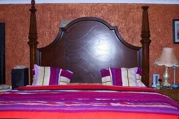 تختخواب و صبحانه Bells Guest House
