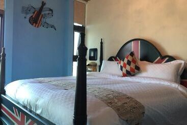 تختخواب و صبحانه Dance Dragonfly