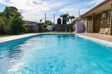 تختخواب و صبحانه Traum House