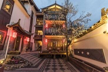 Floral Hotel Yun Xi Lijiang