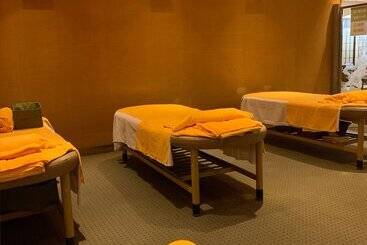 Funabashi Grand Sauna And Capsule Hotel   Caters To Men