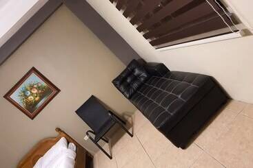 هتل 2428 Suites