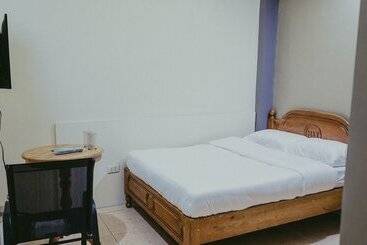 هتل 2428 Suites