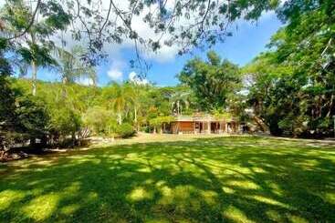 בית מלון כפרי Momarco Forest Cove Resort And