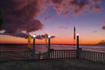 هتل Mt. Bagarabon Beach And Mountain Resort