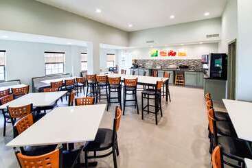 هتل Quality Inn And Conference Center
