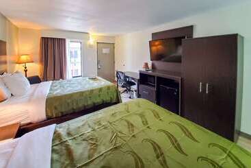 هتل Quality Inn And Conference Center