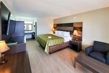 هتل Quality Inn And Conference Center