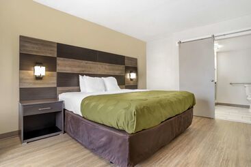 هتل Quality Inn And Conference Center