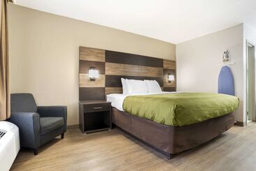 هتل Quality Inn And Conference Center