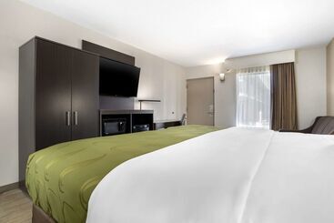 هتل Quality Inn And Conference Center
