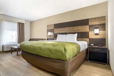 هتل Quality Inn And Conference Center