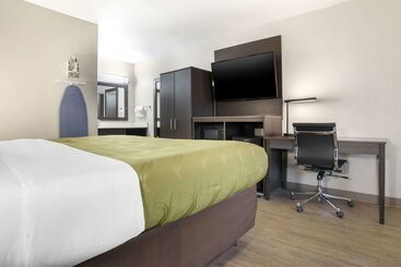 هتل Quality Inn And Conference Center