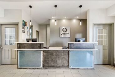 هتل Quality Inn And Conference Center