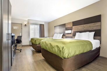 هتل Quality Inn And Conference Center