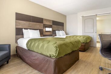 هتل Quality Inn And Conference Center