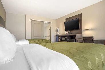 هتل Quality Inn And Conference Center