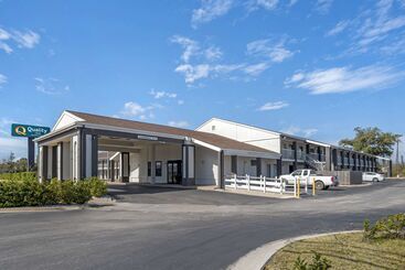 هتل Quality Inn And Conference Center