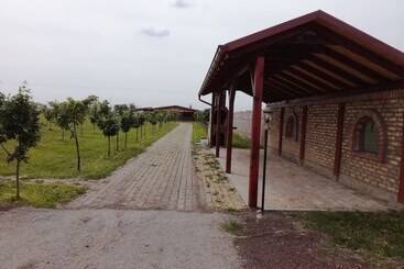 هتل روستایی Salaš Farma 47 Miris Dunja