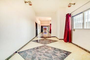 בית מלון כפרי Vidhata Palace