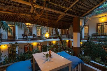 پانسیون Arugambay Resort