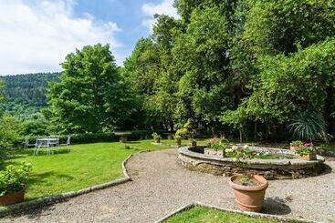 Plush Farmhouse In Bacchereto With Swimming Pool