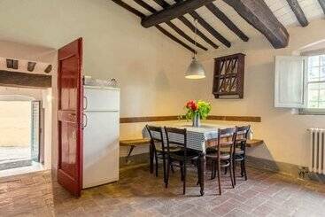 Plush Farmhouse In Bacchereto With Swimming Pool