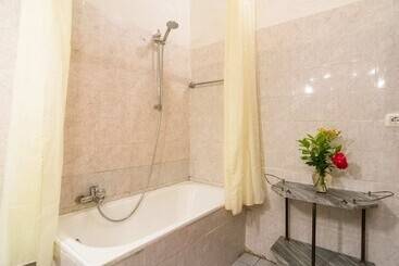 Plush Farmhouse In Bacchereto With Swimming Pool