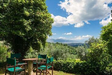 Plush Farmhouse In Bacchereto With Swimming Pool