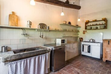 Plush Farmhouse In Bacchereto With Swimming Pool