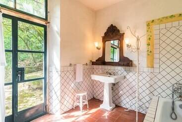 Pretty Farmhouse In Bacchereto With Swimming Pool