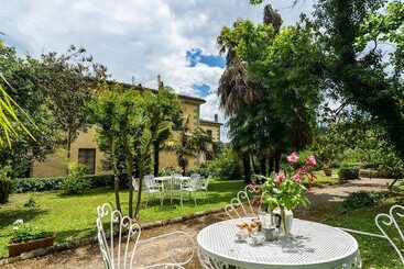 Pretty Farmhouse In Bacchereto With Swimming Pool