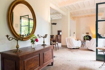 Pretty Farmhouse In Bacchereto With Swimming Pool